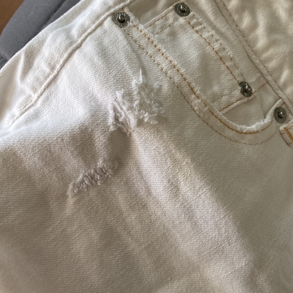 American Eagle distressed shorts - Picture 2 of 6